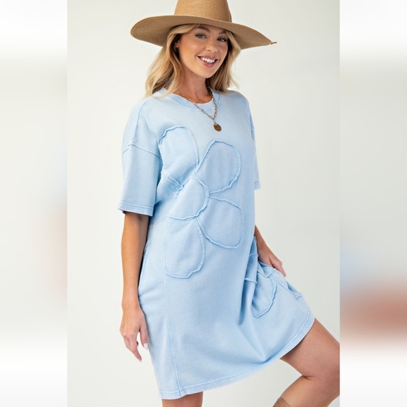 New Easel Daisy Flower Patch Mineral Washed T-Shirt Dress Light Blue - Picture 1 of 5